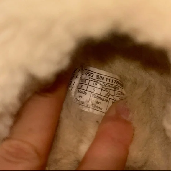 Ugg slippers size 8 - Picture 4 of 4